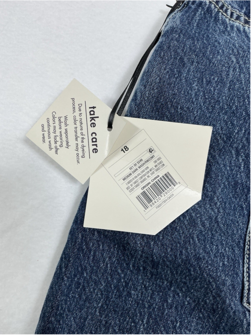 Womans NWT Ava & Viv Relaxed Fit Blue Jean Shorts Size 18 - Picture 4 of 10